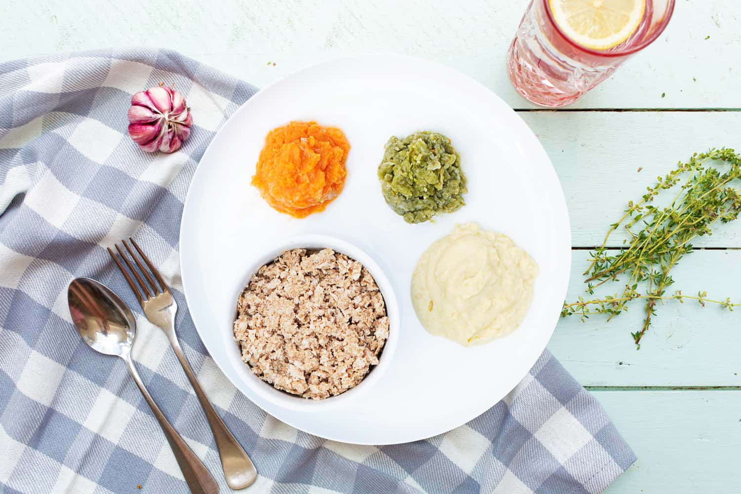 5027. chicken with garlic & thyme gravy minced & moist (level 5)