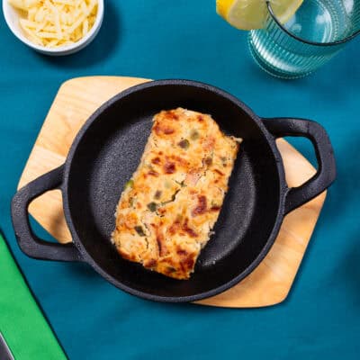 1119. pork sausages & gravy