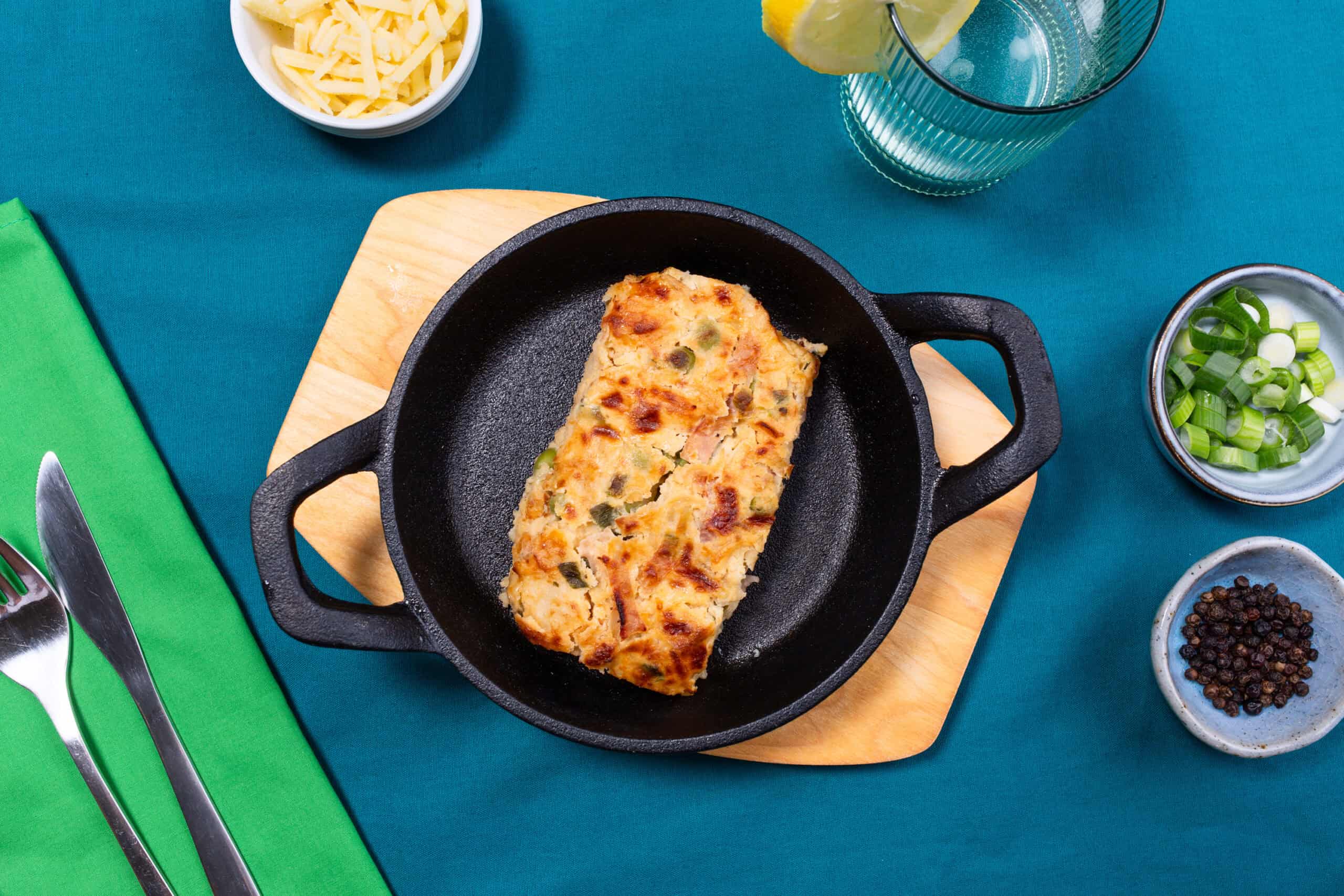 1119. pork sausages & gravy