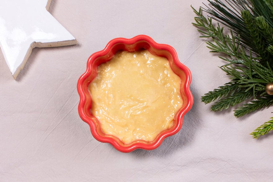 639. pureed white chocolate cake with custard